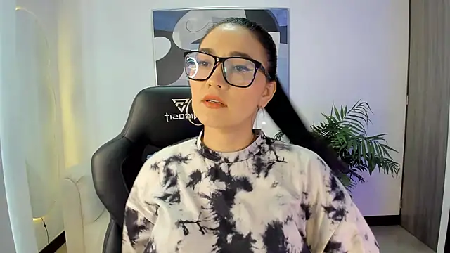 SaraParker  online show from 03/06/25, 03:56