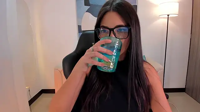 SaraParker  online show from 10/22/25, 04:28