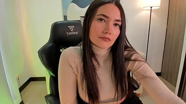 SaraParker  online show from 10/14/25, 04:18