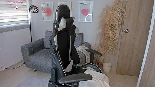 ashley 23  online show from 10/22/25, 06:40