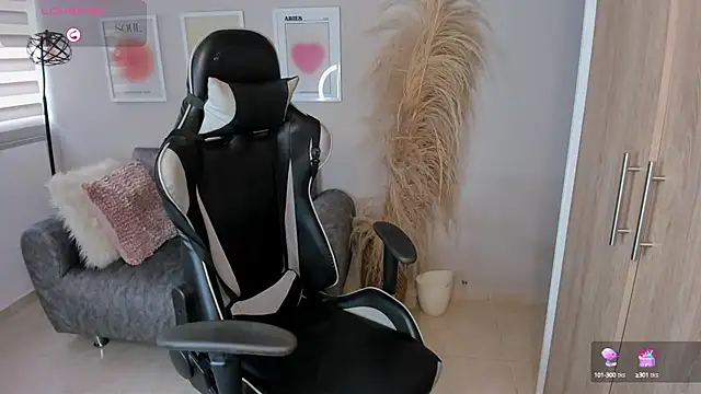 ashley 23  online show from 10/09/25, 07:03