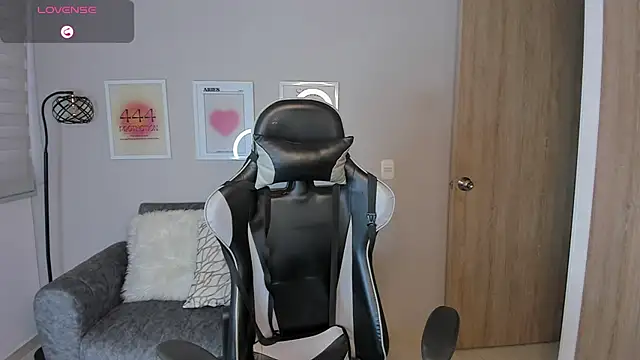 ashley 23  online show from 01/10/26, 10:27