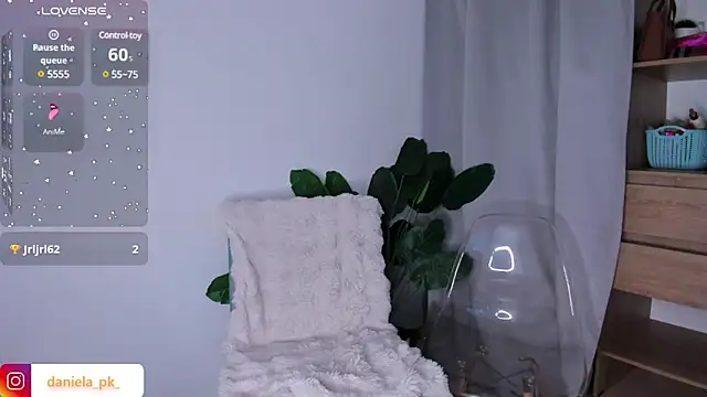 roxy pk  online show from 02/26/25, 10:47