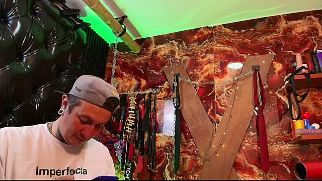 boy n girl online show from 03/25/26, 09:46