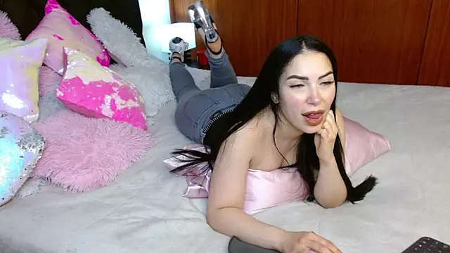 Snapshot of ariana28 chatting on 01/12/26, 10:03 ariana28 online show from 01/12/26, 10:03