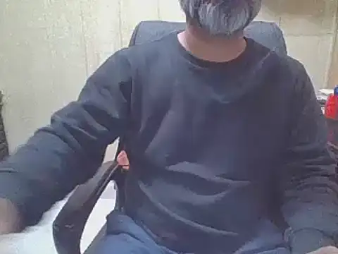 Snapshot of hairymaster95 chatting on 01/11/26, 07:04 hairymaster95 online show from 01/11/26, 07:04