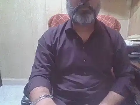 Snapshot of hairymaster95 chatting on 07/11/26, 04:35 hairymaster95 online show from 07/11/26, 04:35