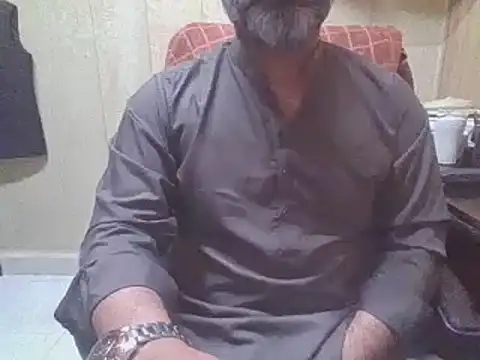 Snapshot of hairymaster95 chatting on 06/27/26, 04:29 hairymaster95 online show from 06/27/26, 04:29
