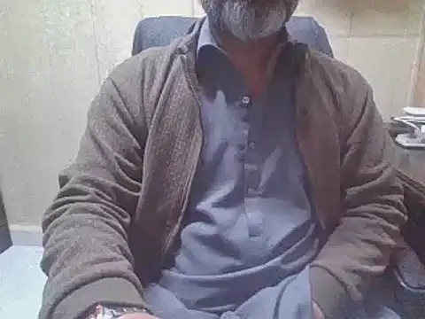 Snapshot of hairymaster95 chatting on 12/21/25, 06:37 hairymaster95 online show from 12/21/25, 06:37