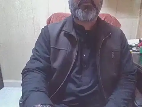 Snapshot of hairymaster95 chatting on 02/02/26, 04:44 hairymaster95 online show from 02/02/26, 04:44