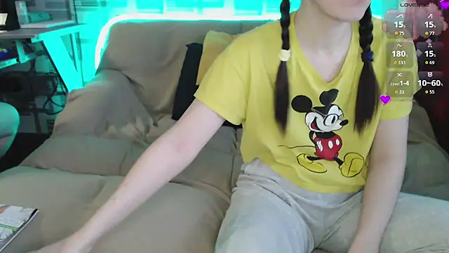 Snapshot of CamBugsBunny chatting on 02/28/26, 01:00 CamBugsBunny online show from 02/28/26, 01:00