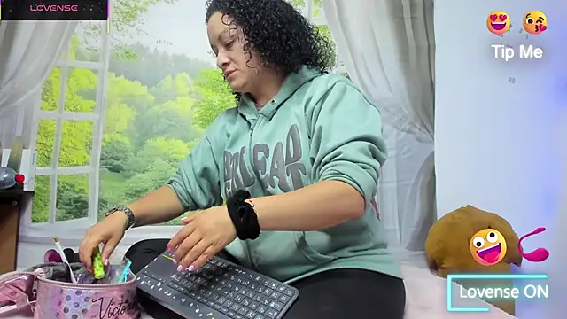 Snapshot of nikool32 chatting on 10/29/25, 11:53 nikool32 online show from 10/29/25, 11:53