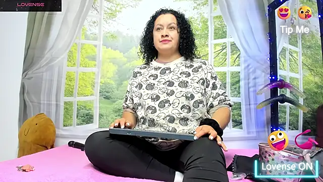 Snapshot of nikool32 chatting on 11/08/25, 12:20 nikool32 online show from 11/08/25, 12:20