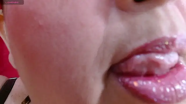 Kerly Doll online show from 05/17/26, 03:34