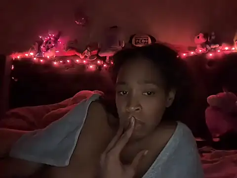 Snapshot of Cum2Charm chatting on 10/12/25, 02:35 Cum2Charm online show from 10/12/25, 02:35