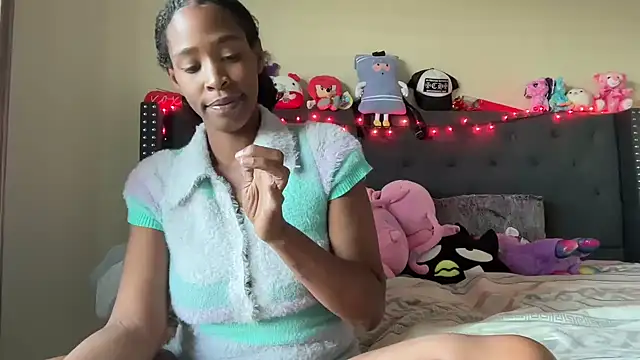 Snapshot of Cum2Charm chatting on 09/30/25, 12:38 Cum2Charm online show from 09/30/25, 12:38