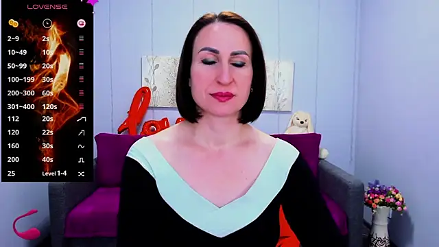 Snapshot of Nia_Smithh chatting on 03/22/25, 01:19 Nia Smithh online show from 03/22/25, 01:19