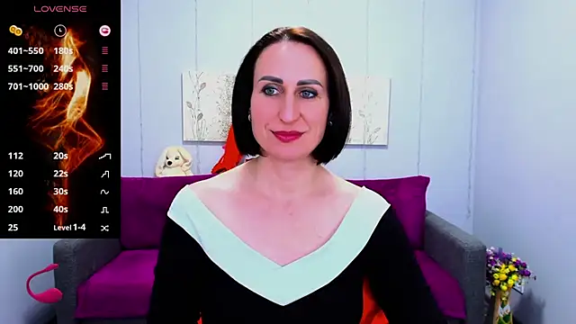 Snapshot of Nia_Smithh chatting on 02/19/25, 06:10 Nia Smithh online show from 02/19/25, 06:10