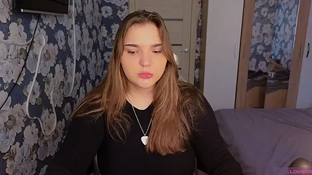  momiji  online show from 04/12/26, 12:41