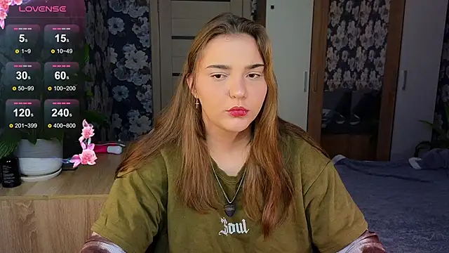 Snapshot of _momiji_ chatting on 11/15/25, 09:24 momiji online show from 11/15/25, 09:24