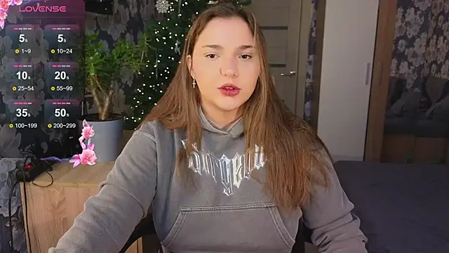 Snapshot of _momiji_ chatting on 12/17/25, 01:49 momiji online show from 12/17/25, 01:49