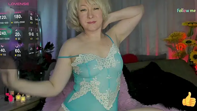 Mia Wintermood online show from 10/07/25, 09:54