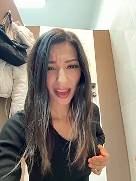  MiaQueen  online show from 10/31/25, 09:54