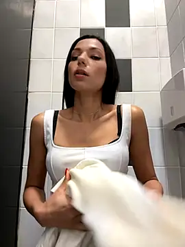  MiaQueen  online show from 10/04/25, 07:26