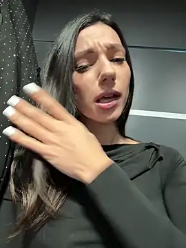  MiaQueen  online show from 12/19/25, 10:12