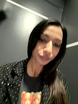  MiaQueen  online show from 11/11/25, 12:27