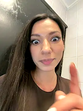  MiaQueen  online show from 12/22/25, 08:31