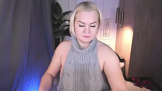 Snapshot of YolandaKiss chatting on 03/16/26, 08:22 YolandaKiss online show from 03/16/26, 08:22