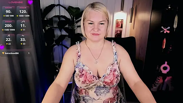 YolandaKiss online show from 06/15/26, 08:30