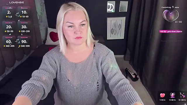 Snapshot of YolandaKiss chatting on 10/10/25, 06:31 YolandaKiss online show from 10/10/25, 06:31