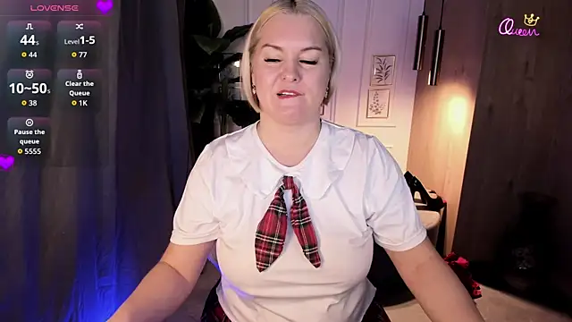 Snapshot of YolandaKiss chatting on 03/27/26, 08:43 YolandaKiss online show from 03/27/26, 08:43