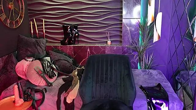 Snapshot of KylieMellow chatting on 11/11/25, 05:35 KylieMellow online show from 11/11/25, 05:35