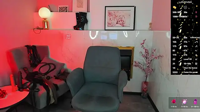 Snapshot of KylieMellow chatting on 12/15/25, 05:35 KylieMellow online show from 12/15/25, 05:35