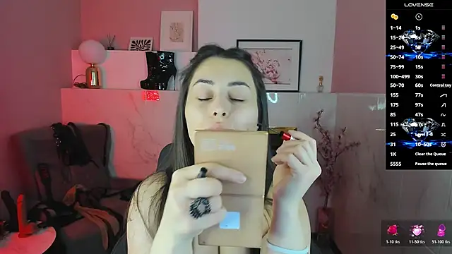 Snapshot of KylieMellow chatting on 11/24/25, 11:21 KylieMellow online show from 11/24/25, 11:21