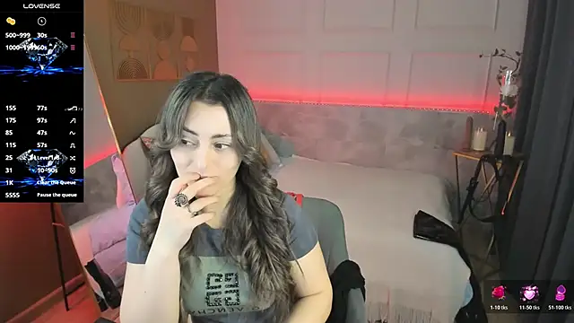 KylieMellow online show from 05/17/26, 06:02