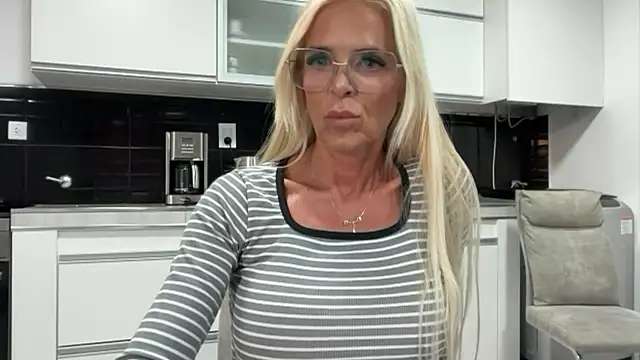 Reyna63 online show from 04/28/26, 08:57