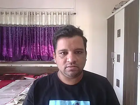 Snapshot of dhruv_love chatting on 10/06/25, 04:13 dhruv love online show from 10/06/25, 04:13
