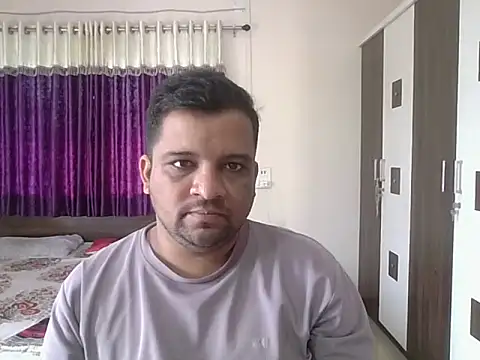 Snapshot of dhruv_love chatting on 10/17/25, 04:05 dhruv love online show from 10/17/25, 04:05