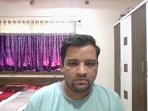 Snapshot of dhruv_love chatting on 10/08/25, 04:36 dhruv love online show from 10/08/25, 04:36