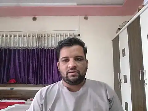 Snapshot of dhruv_love chatting on 09/15/25, 09:32 dhruv love online show from 09/15/25, 09:32