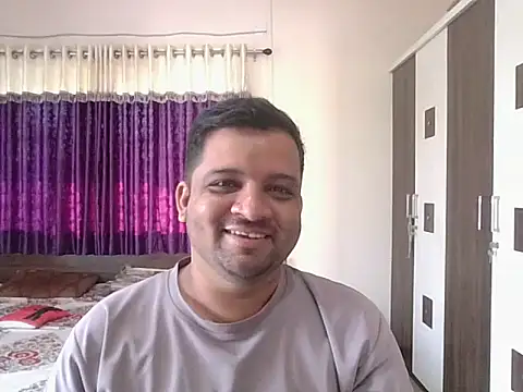 Snapshot of dhruv_love chatting on 10/15/25, 04:22 dhruv love online show from 10/15/25, 04:22