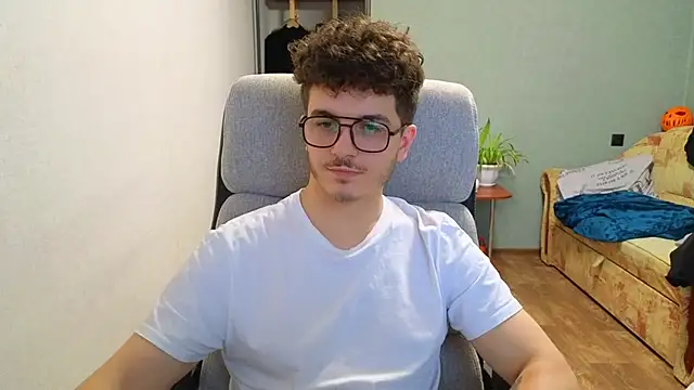 Remy Miles online show from 12/15/25, 01:17