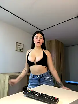 Alyshanon18 online show from 09/20/25, 10:48