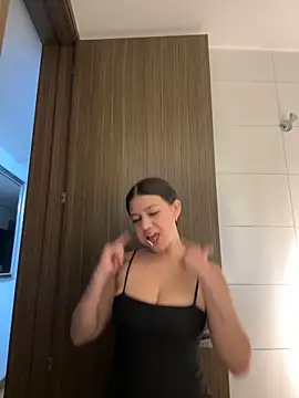 Alyshanon18 online show from 04/15/26, 01:44