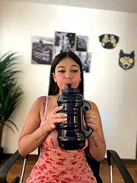 Alyshanon18 online show from 10/21/25, 12:37