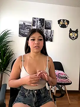 Alyshanon18 online show from 10/26/25, 01:55